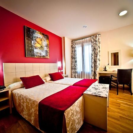 Hotel Condes De Castilla شقوبية الغرفة الصورة